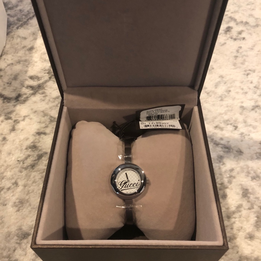 NWT- Gucci Watch - Picture 6 of 9